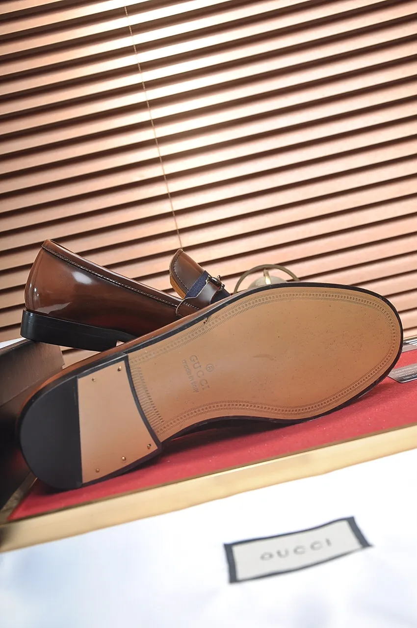 Factory price 540💶Italian top luxury men's shoe giant (GUCCI) (Gucci) (full cowhide lining) new arrival🍃Original European style🔰 Pleasant to the eye😍In order to make the shoes more durable and non-deformable🌀The production continues to follow traditional methods but there is still no lack of innovation💪The original sheepskin is chosen for the leather♻️Smooth, natural and exceptionally bright⭐Made of imported cowhide The rich man’s first choice 38-45 (45 customized)